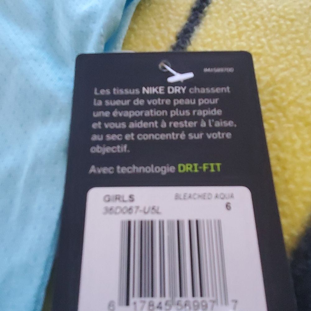 NWT Nike Tee - Picture 3 of 5